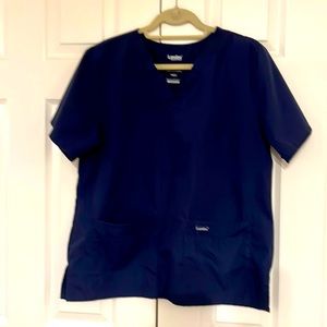 Scrub top with large pockets